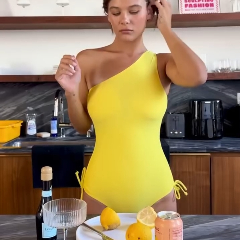 TA3 One Sidey Keyhole Swimsuit Medium XLong In Yellow - Picture 4 of 9